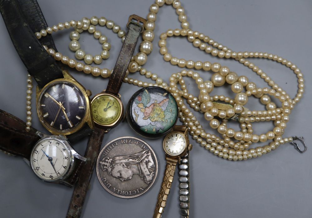 Two ladys 9ct gold watches, two gentlemans watches, a simulated pearl necklace and an 1891 crown.